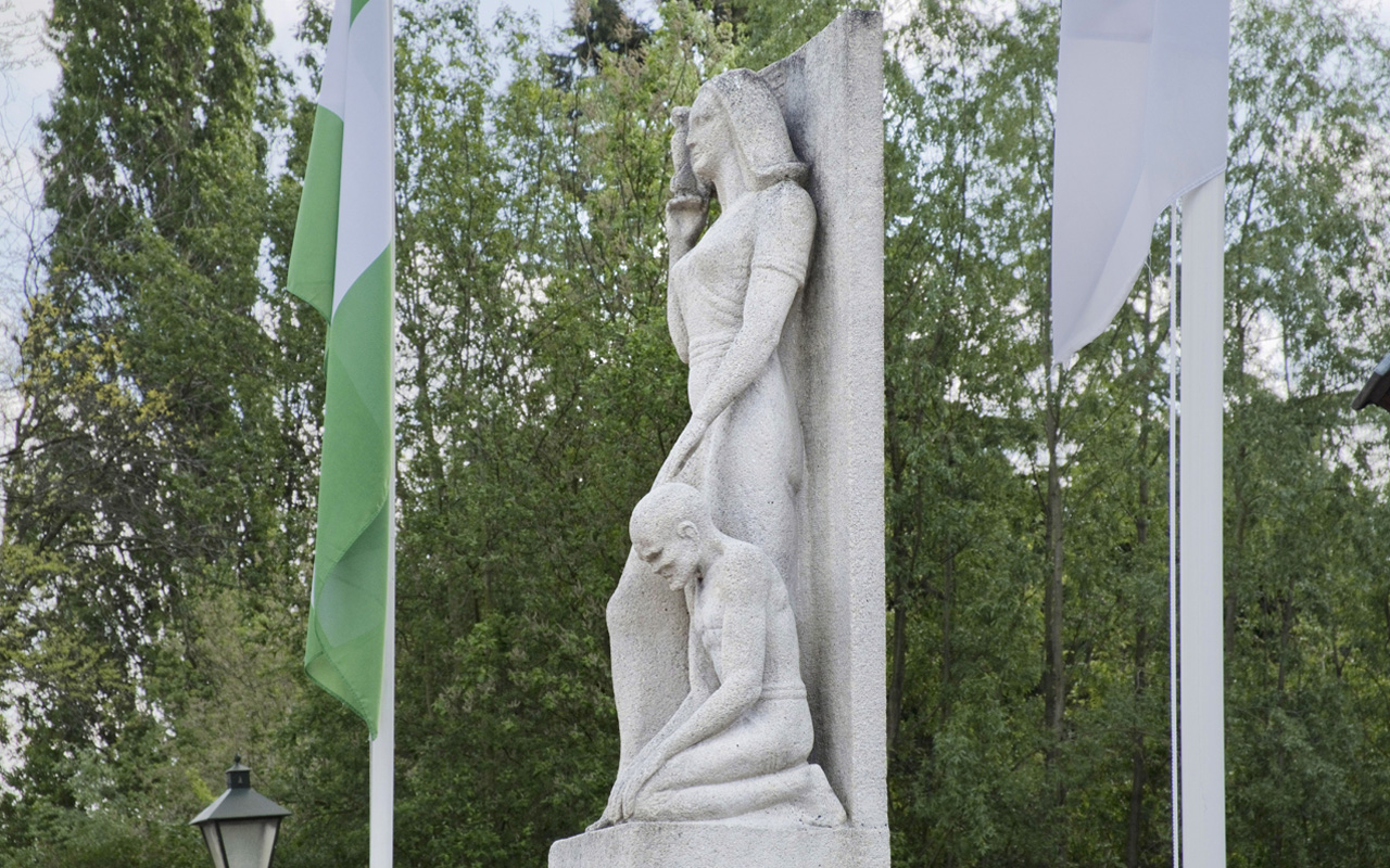 Piet van den Eijnde - War Memorial IJsselmonde - Kasteelweg