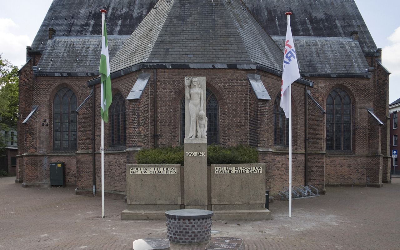 Piet van den Eijnde - War Memorial IJsselmonde - Kasteelweg