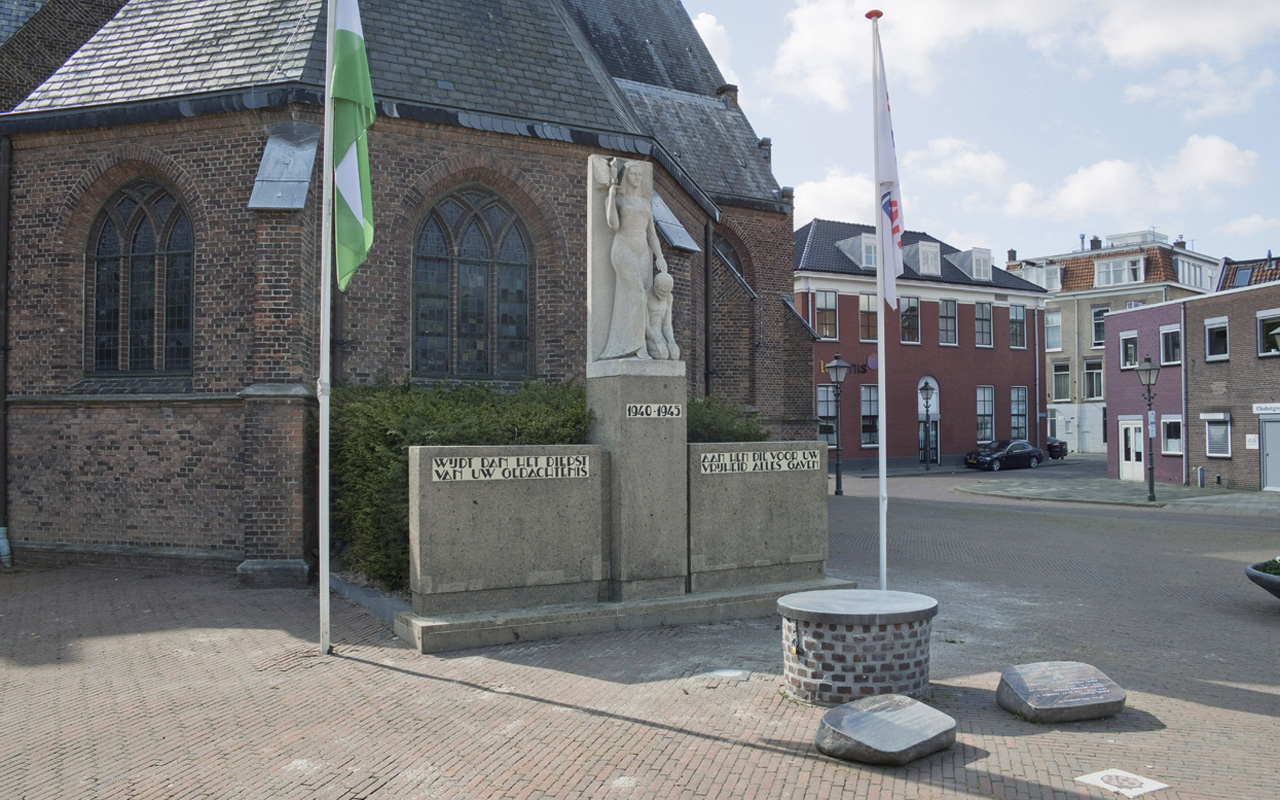 Piet van den Eijnde - War Memorial IJsselmonde - Kasteelweg