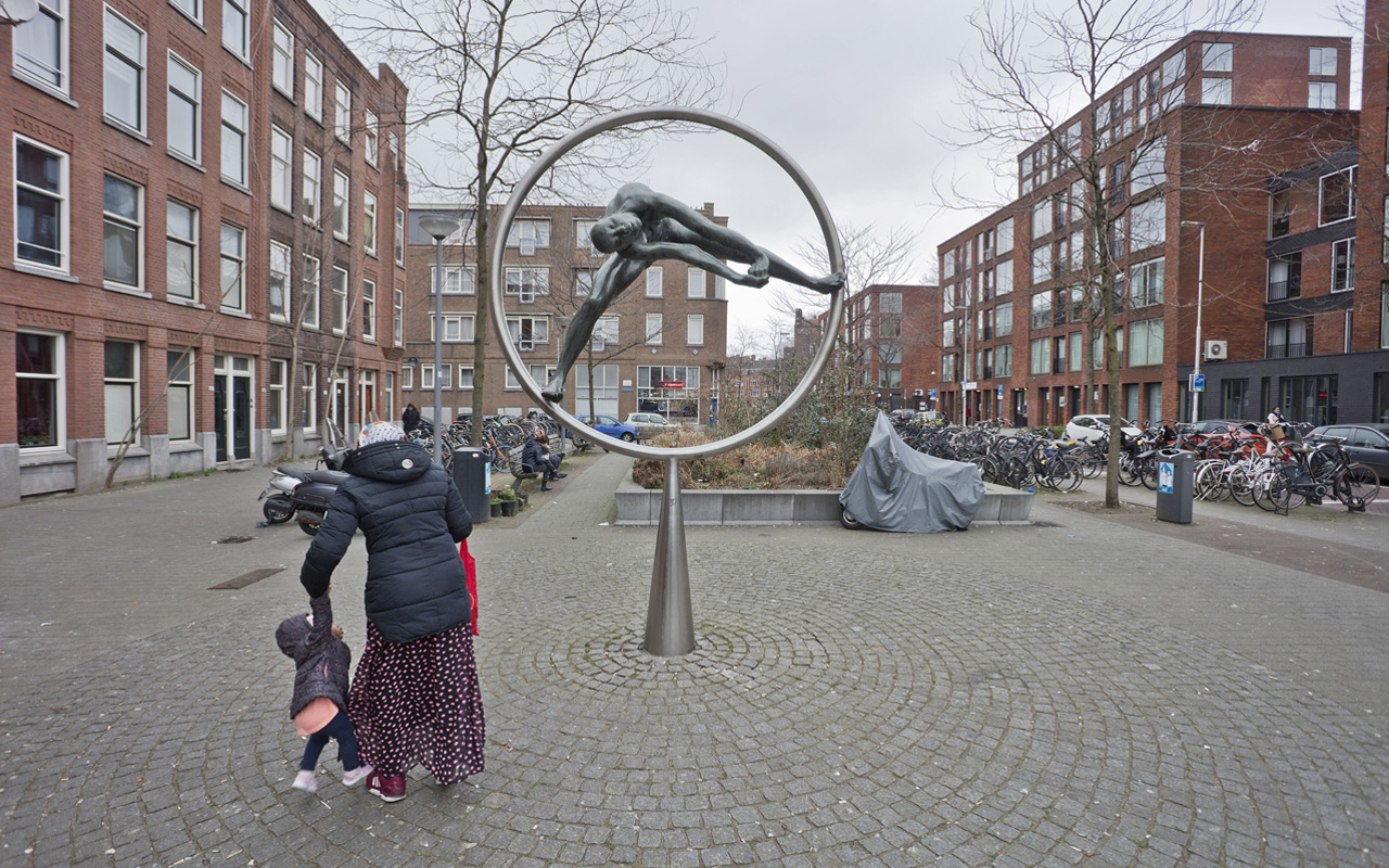 Eddy Roos - Aerial Dancer - Delfshaven Metro Station