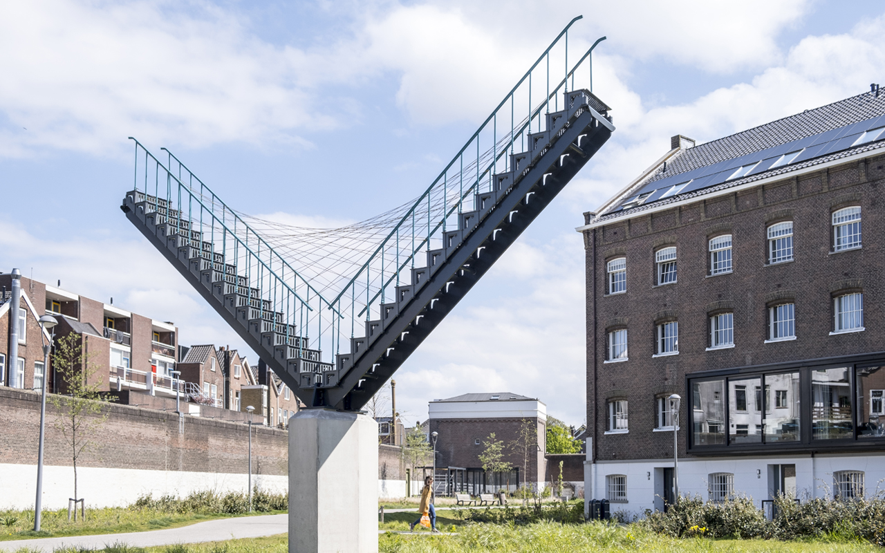 Madeleine Berkhemer - Parabola Blues - Tuin van Noord